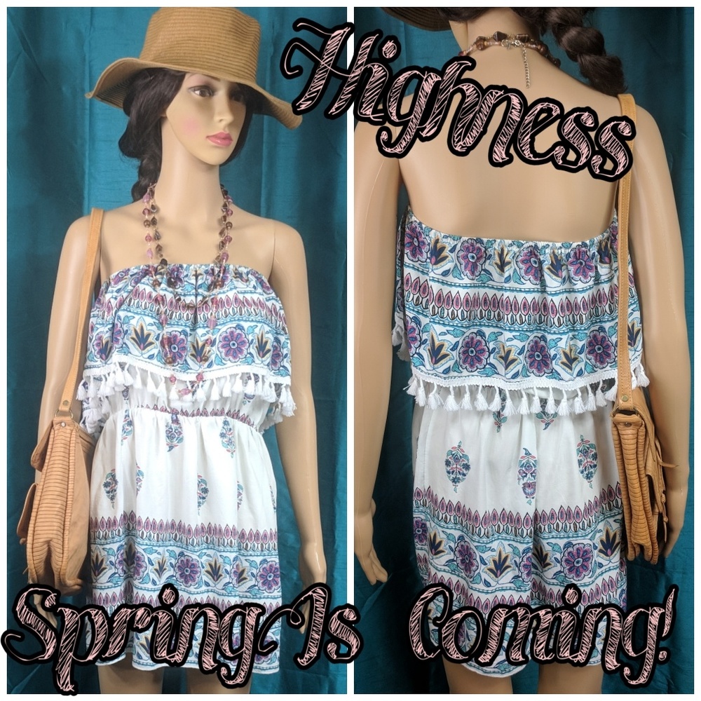 🏝 NWOT FESITIVE DRESS SIZE MEDIUM 🏝